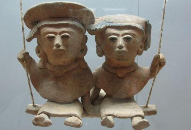 figuras/https://commons.wikimedia.org/wiki/File:Columpio_Veracruz_059.jpg