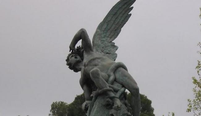 Angel caido/https://commons.wikimedia.org/wiki/File:Detalle_del_%C3%81ngel_caido.jpg